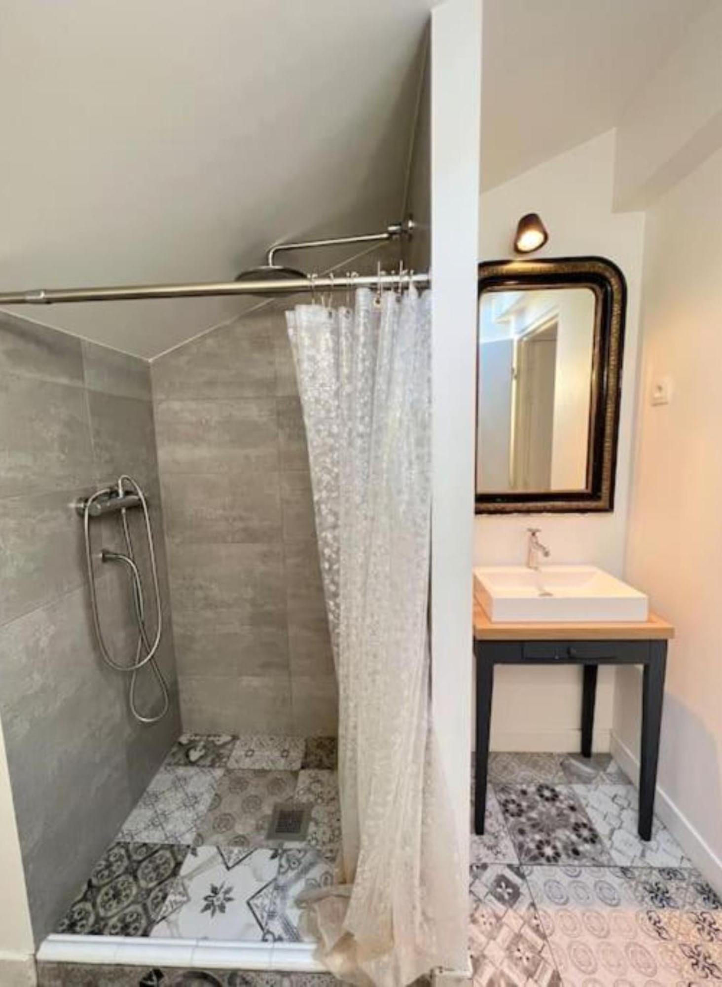 Apartment Beautiful 2 Bedrooms 1 Bathroom